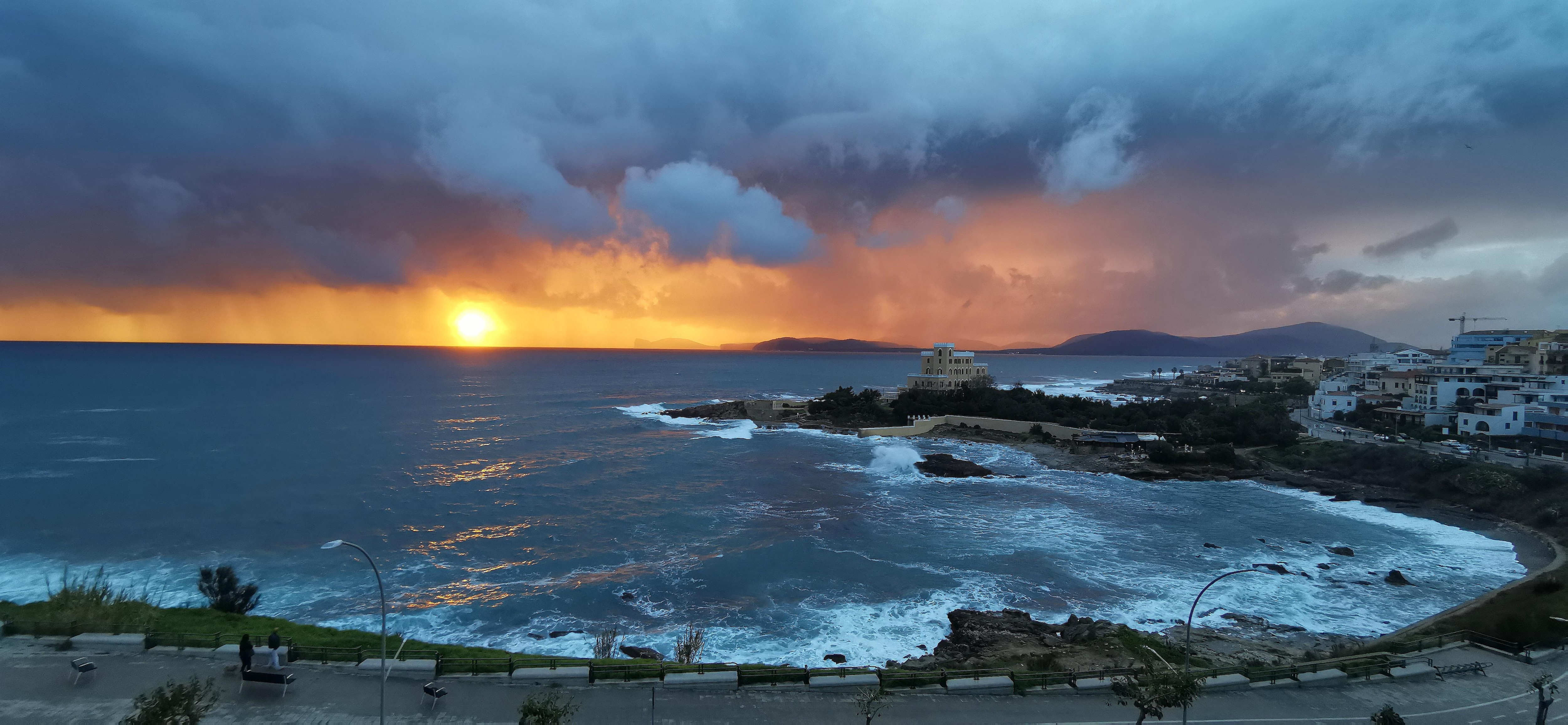 Vista del golfo al tramonto