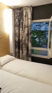 Camera a due letti con servizio igienico