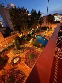 Cortile interno con piscina