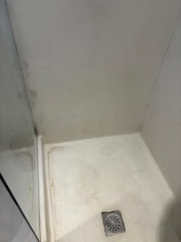 Salle de bain vétuste