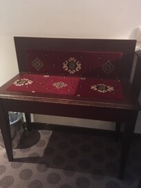 Móvel antigo e desgastado