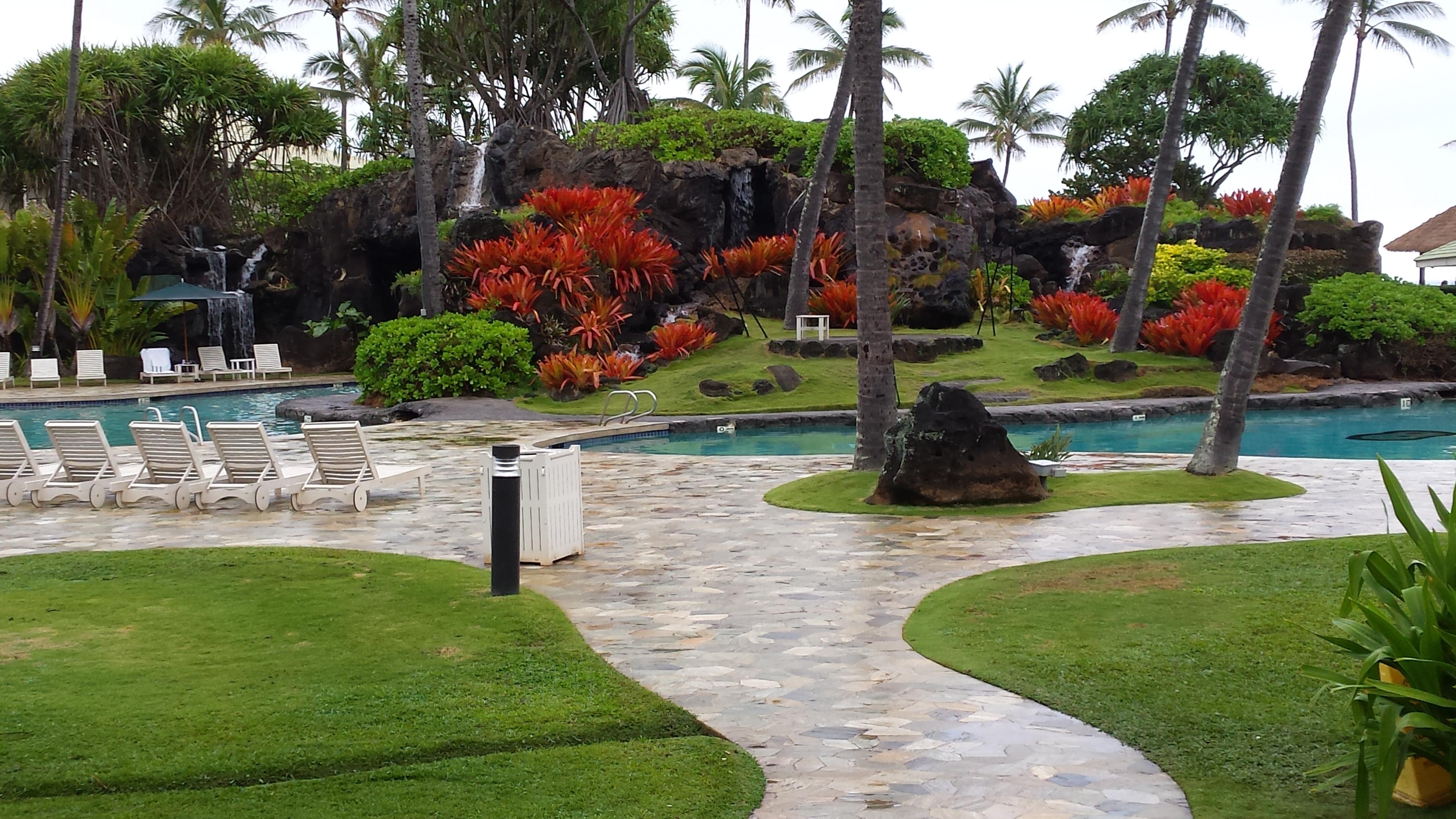walkway to pool
