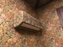 The interior designer was really excited about the wallpaper 😂😂😂😂