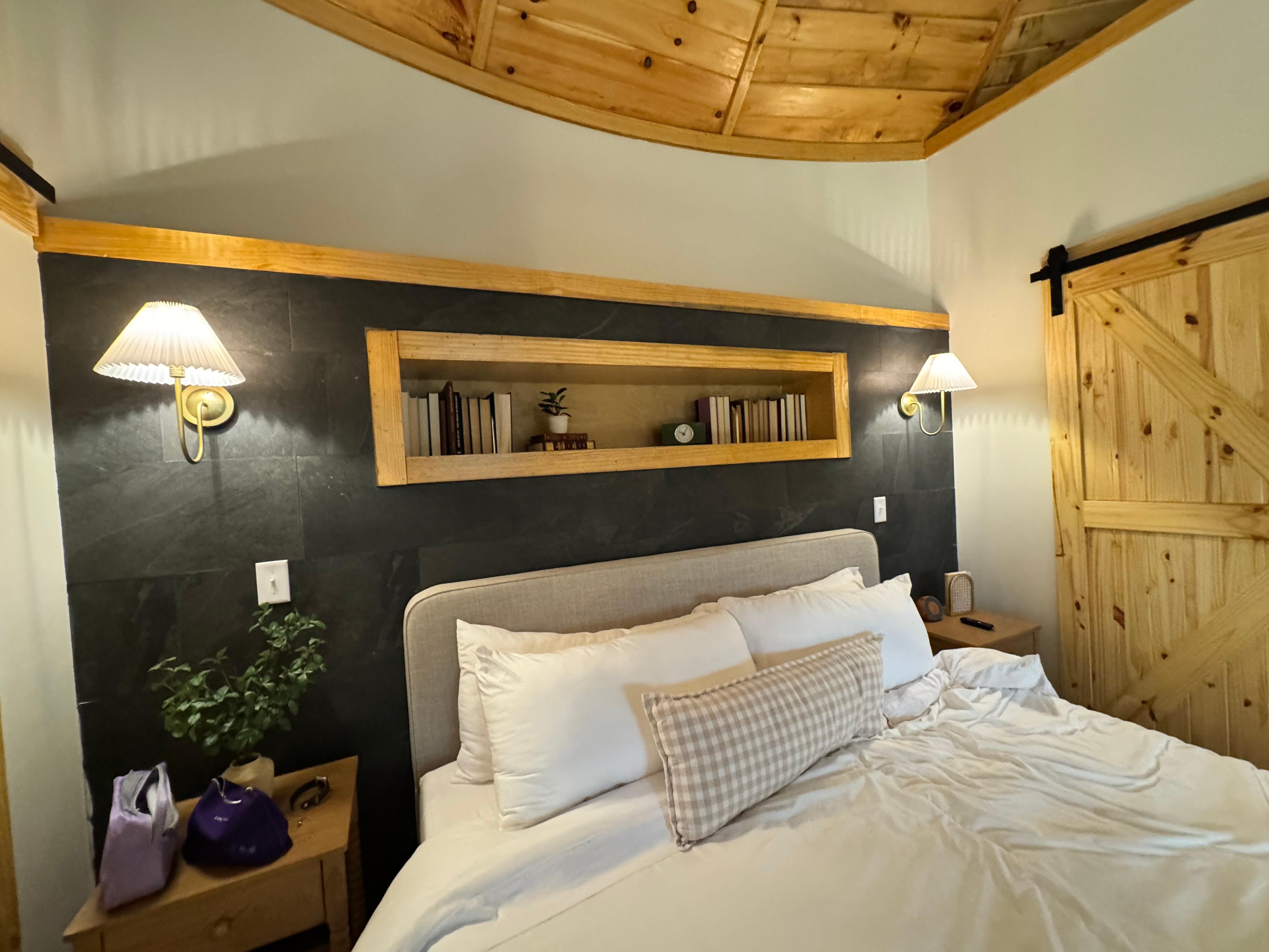 Who doesn’t love a bookshelf above the bed?! 