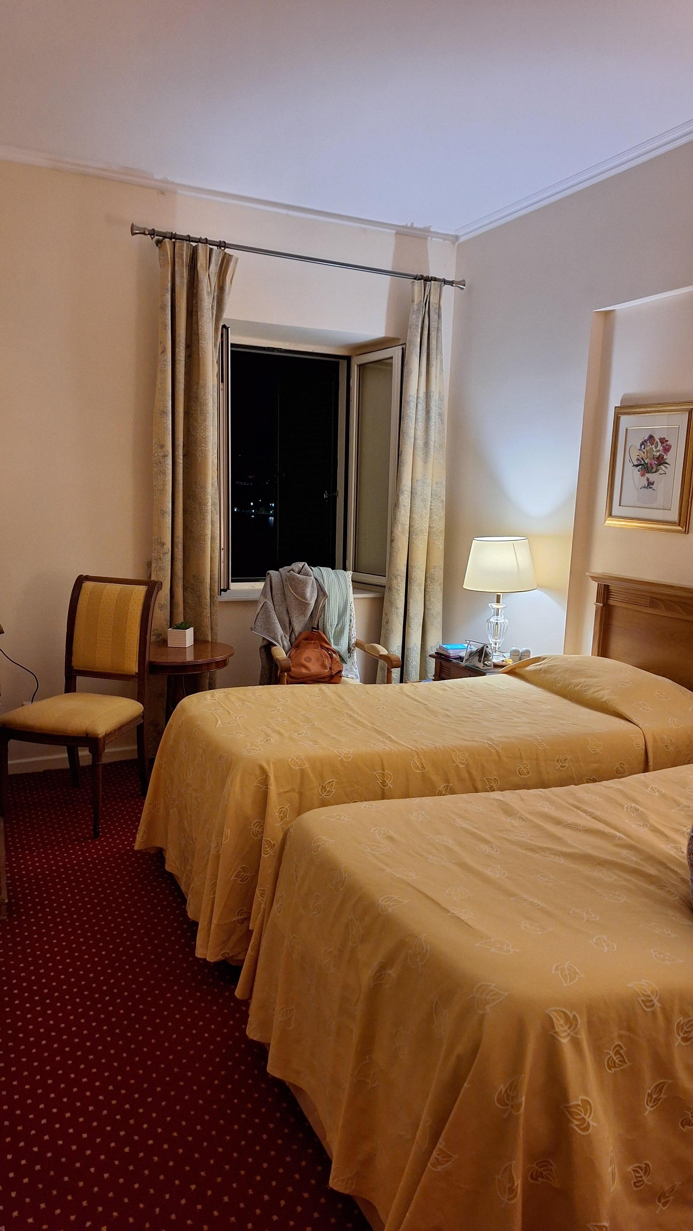 Bedroom 2 single beds