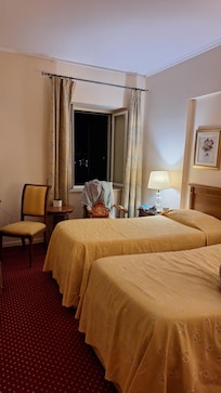 Bedroom 2 single beds