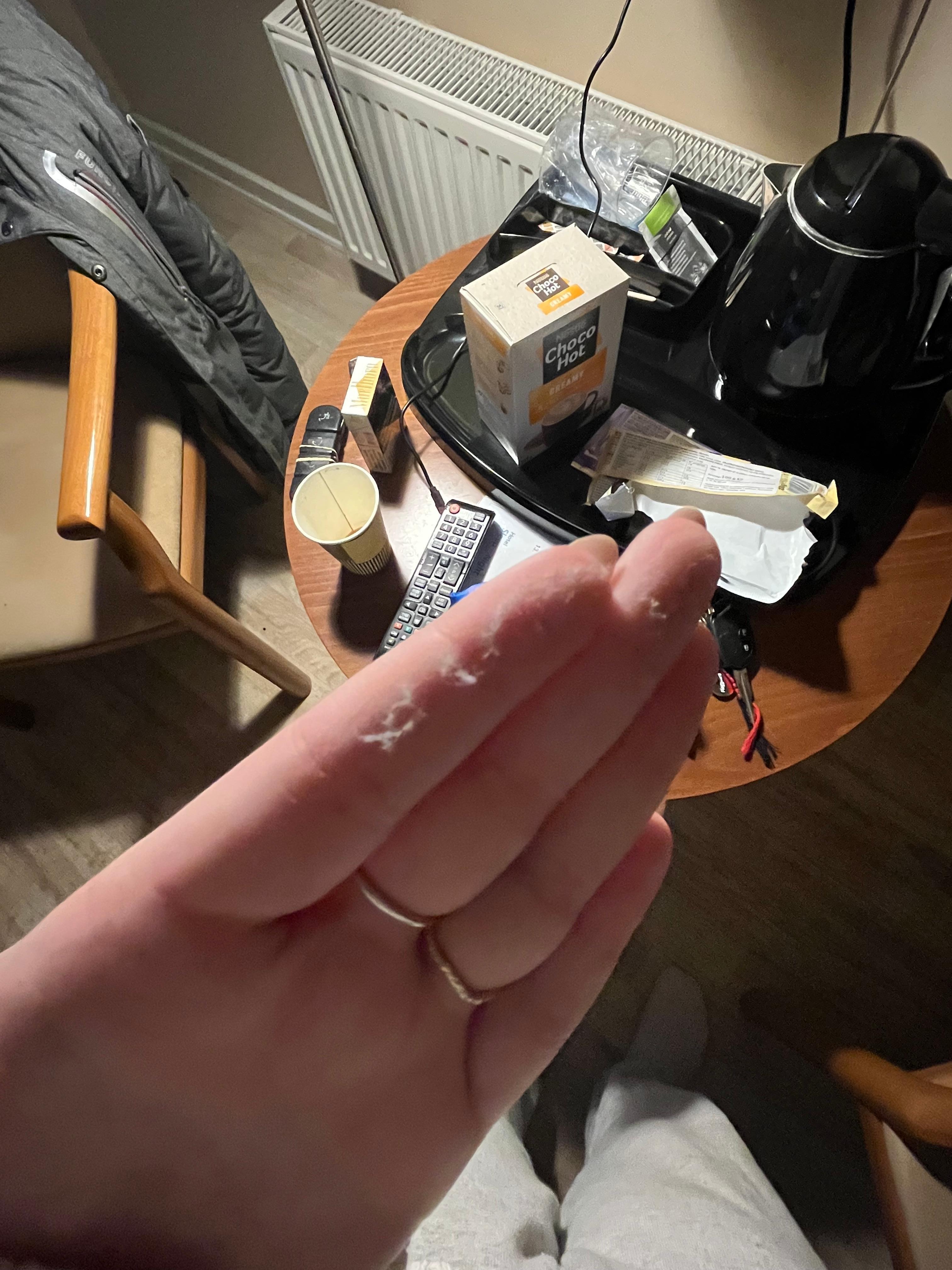 Støv fra vindueskarmen