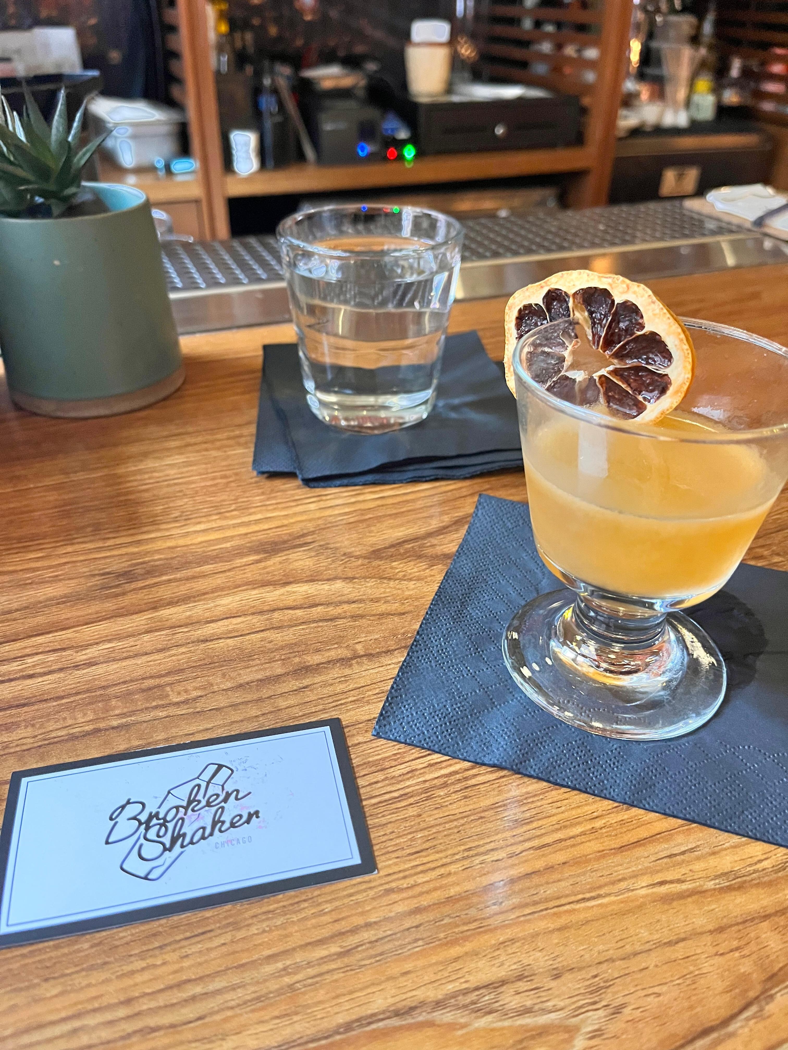Friendly bartender and delicious cocktails at the bar in the lobby.