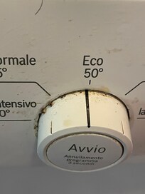 Die siffigen Bedienelemente der Spülmaschine