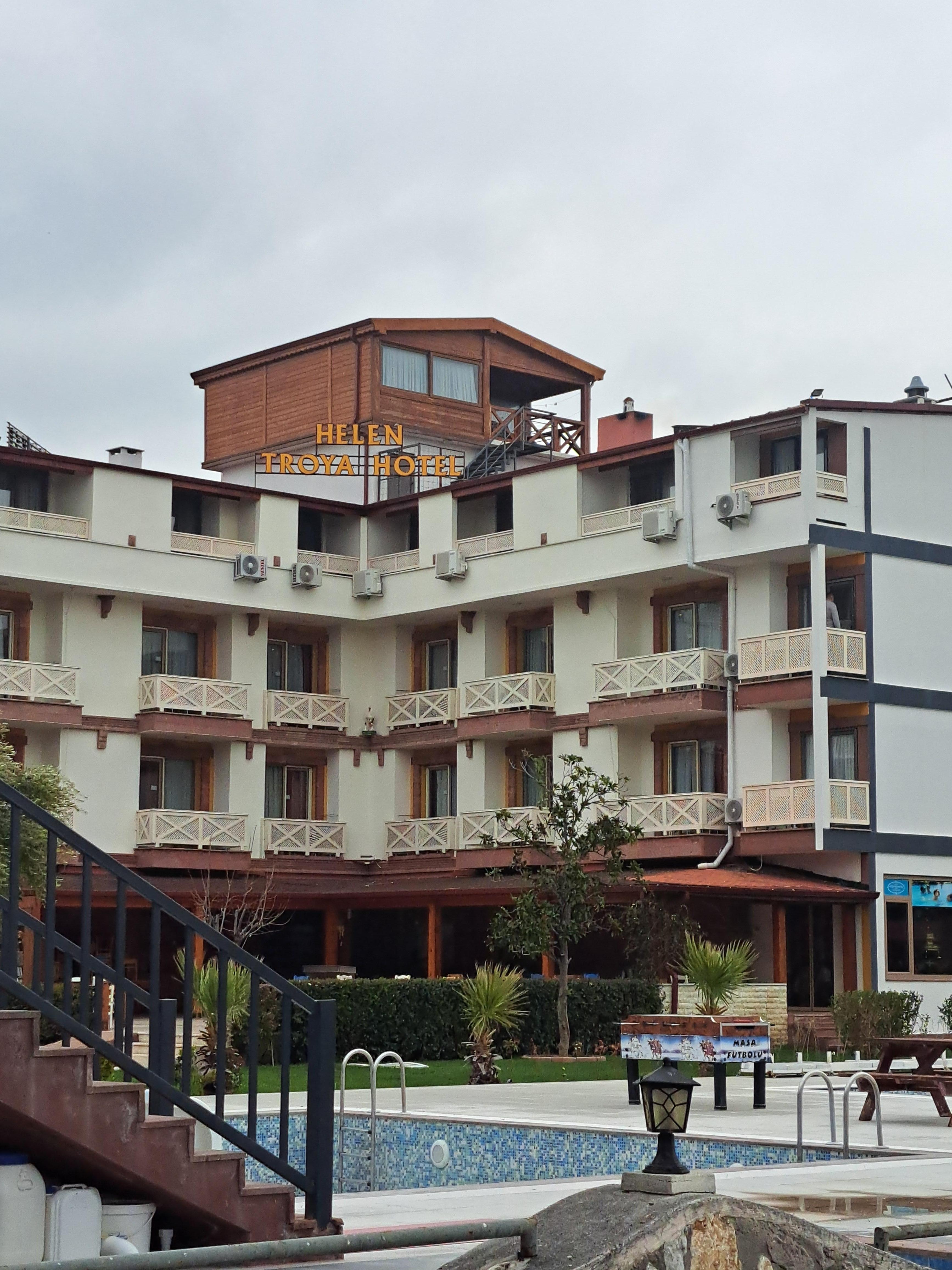 Otel etrafında sabah yürüyüşü