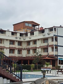 Otel etrafında sabah yürüyüşü