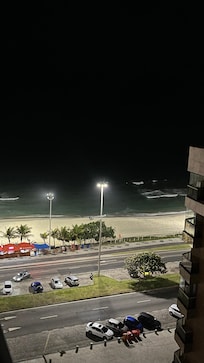 Quarto com vista parcial da praia.