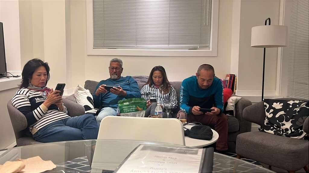 Sorry we didnt take much pics inside the house.  This is us relaxing at the end of a long day and sending pics to family.. lol 