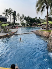 Generöst poolområde