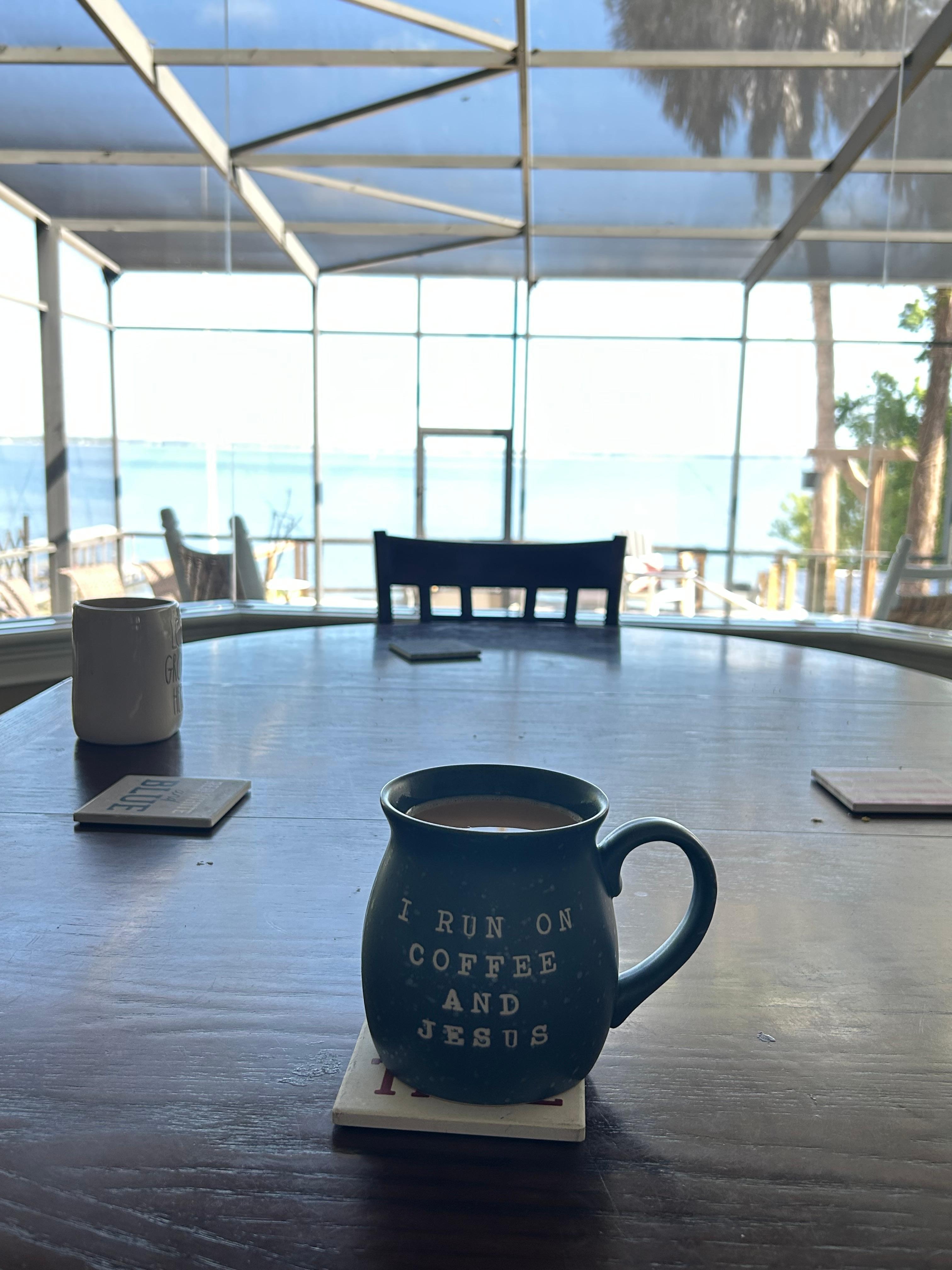 Nice mugs and dish-ware in the kitchen. Dunkin’ Donuts coffee with Keurig brewer at the coffee bar! ☕️