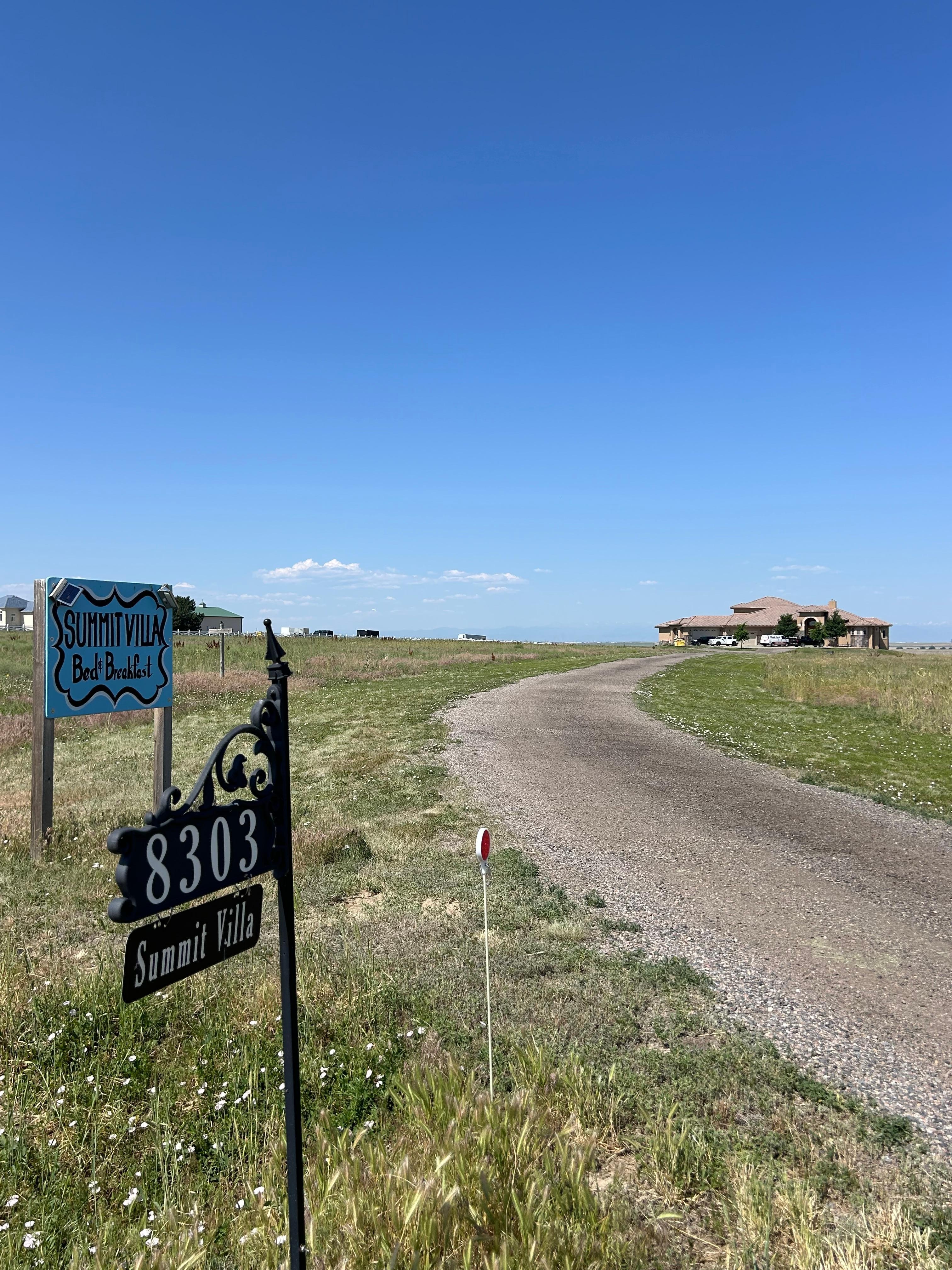 Le chemin qui mène à la villa