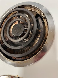 The stove was super dirty and did not have a extraction fan so any smoke filled the living area.