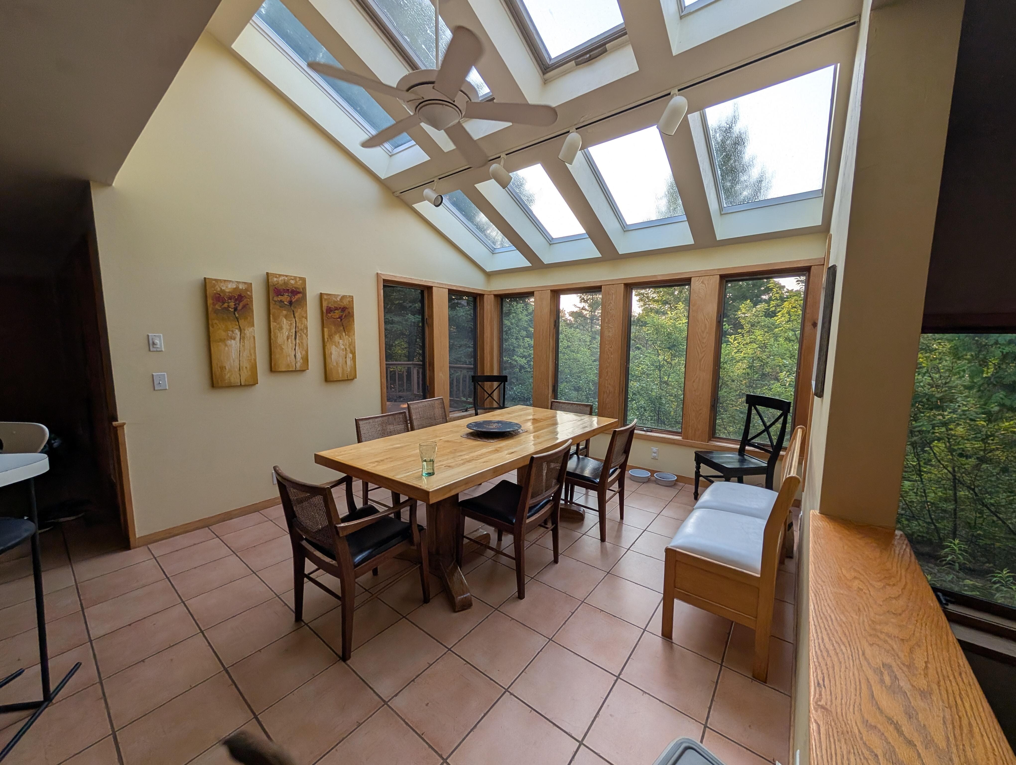 Spacious dining area and afternoon sun felt great. I am sure a lovely spot in the winter.