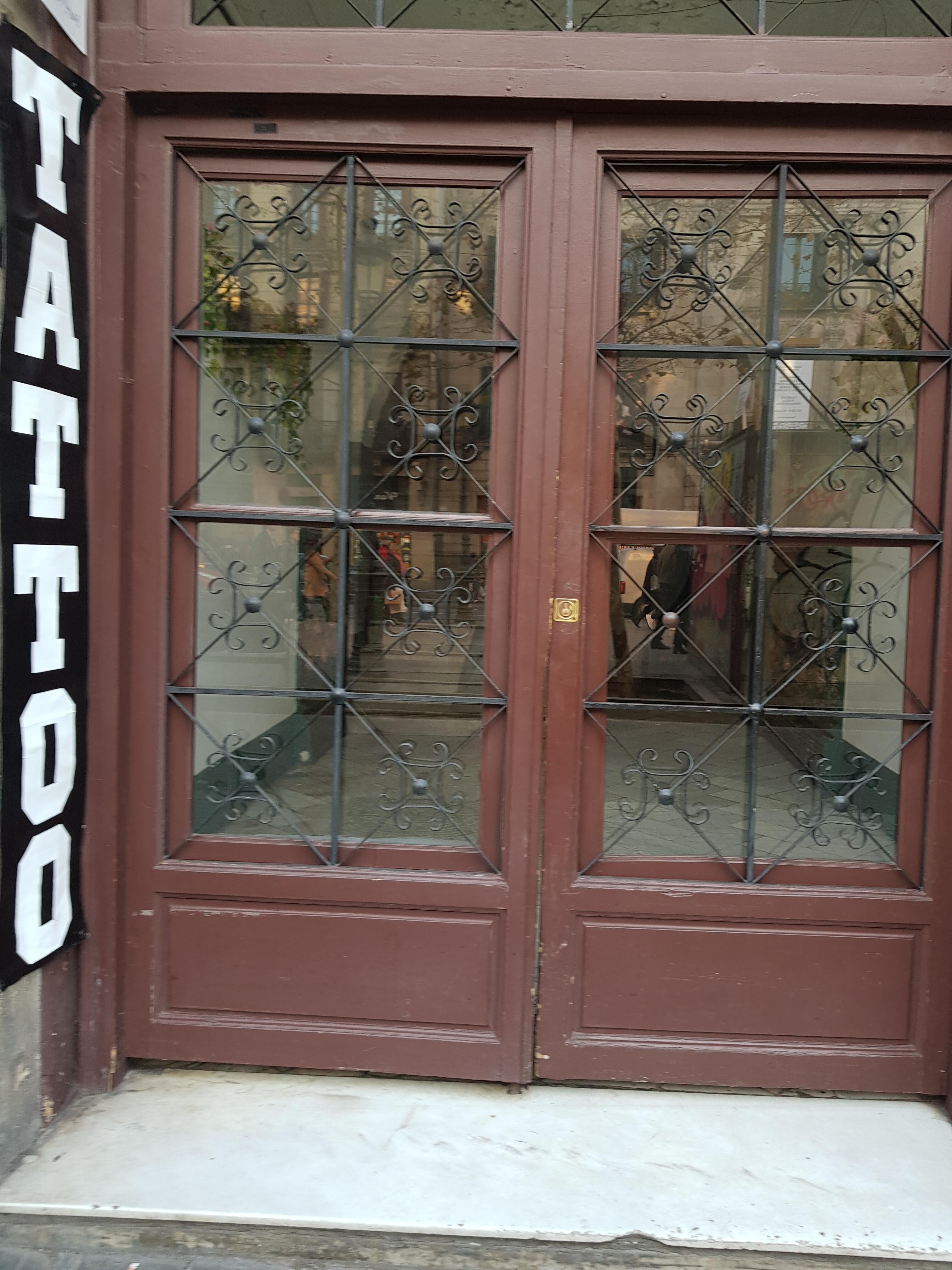 입구 타투 글 확인