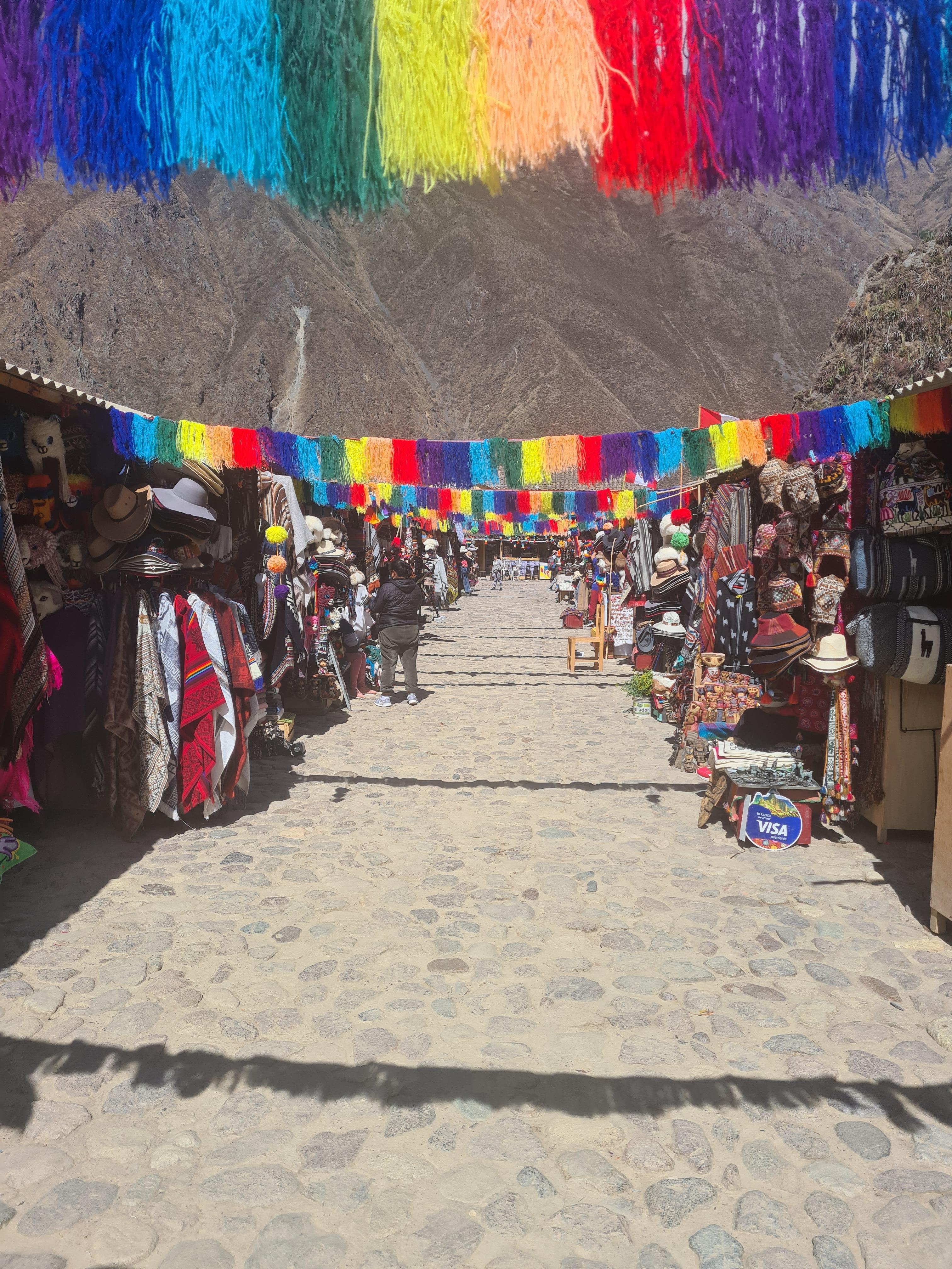 Ollyantatanbo market