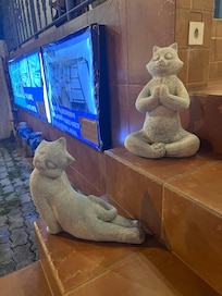The welcome at the front of the hotel