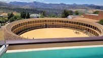 Sicht vom Pool in die Stierkampfarena