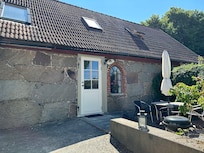 Västan på Stenrosgården