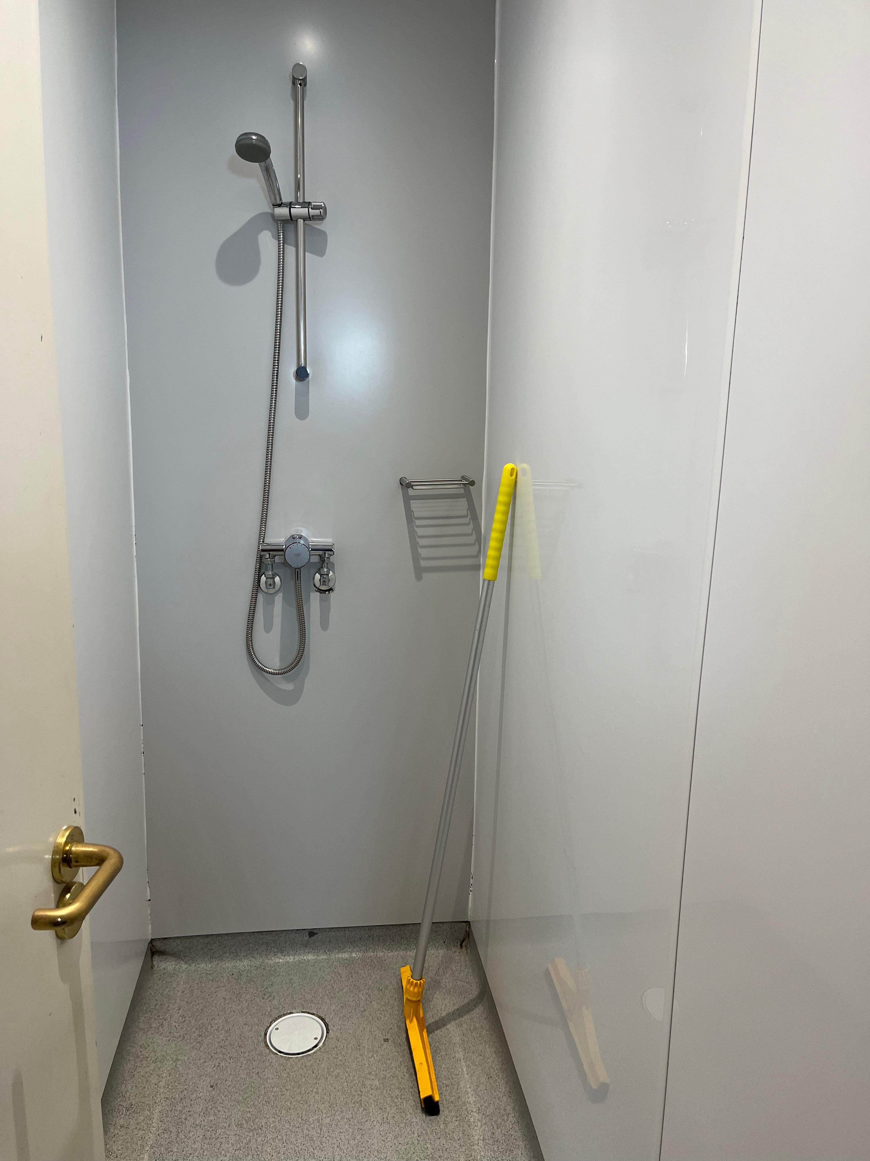 Shower room 2 