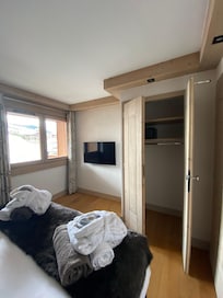 Télé dans la chambre