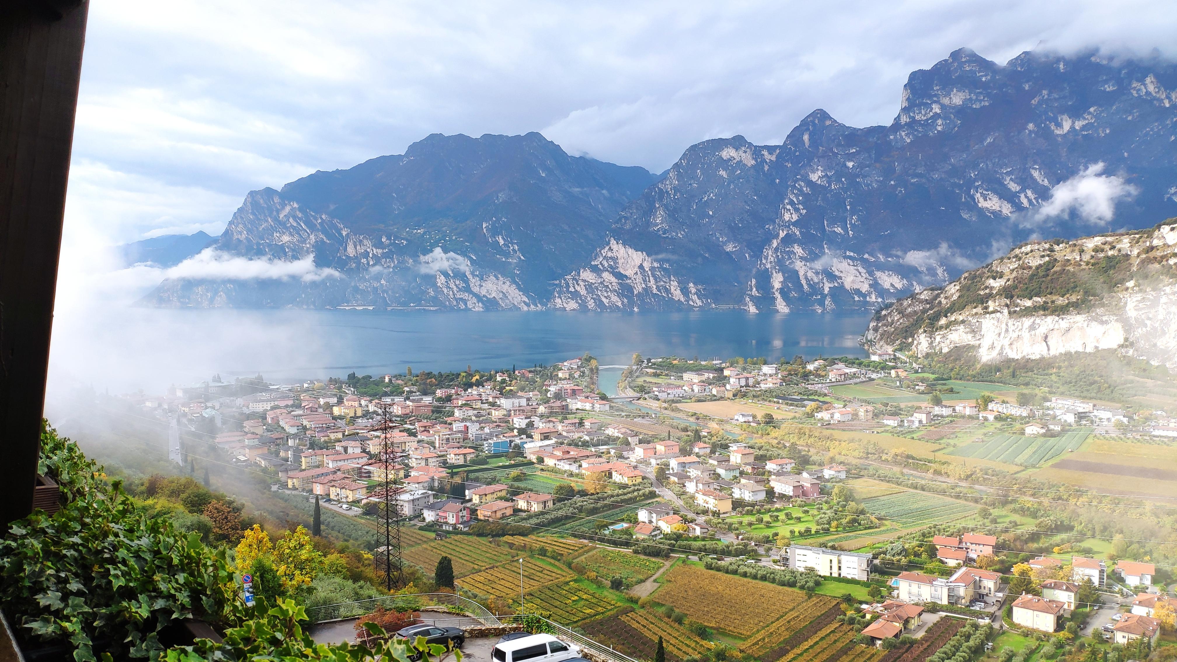 Vista Lago-montagne dalla camera. 