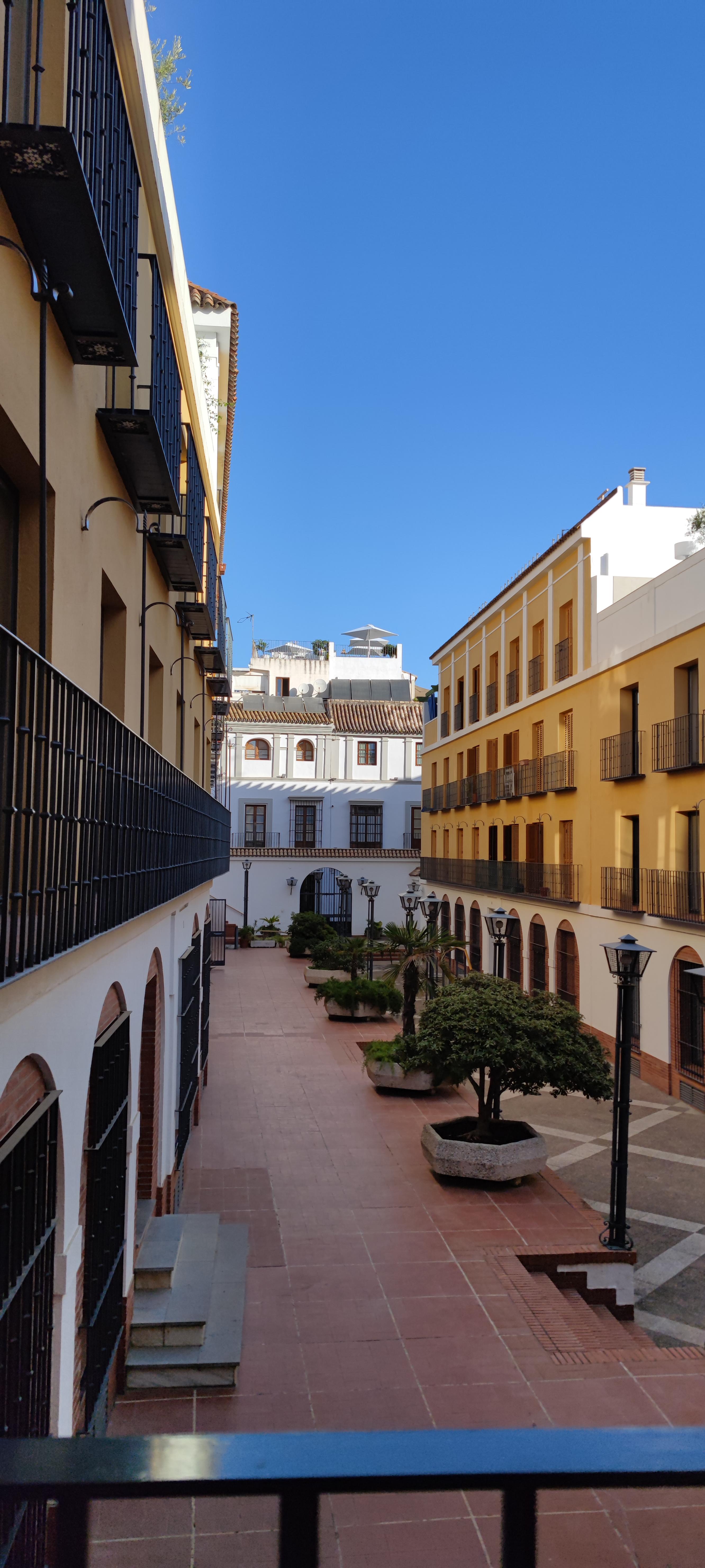 Patio interior del hotel.