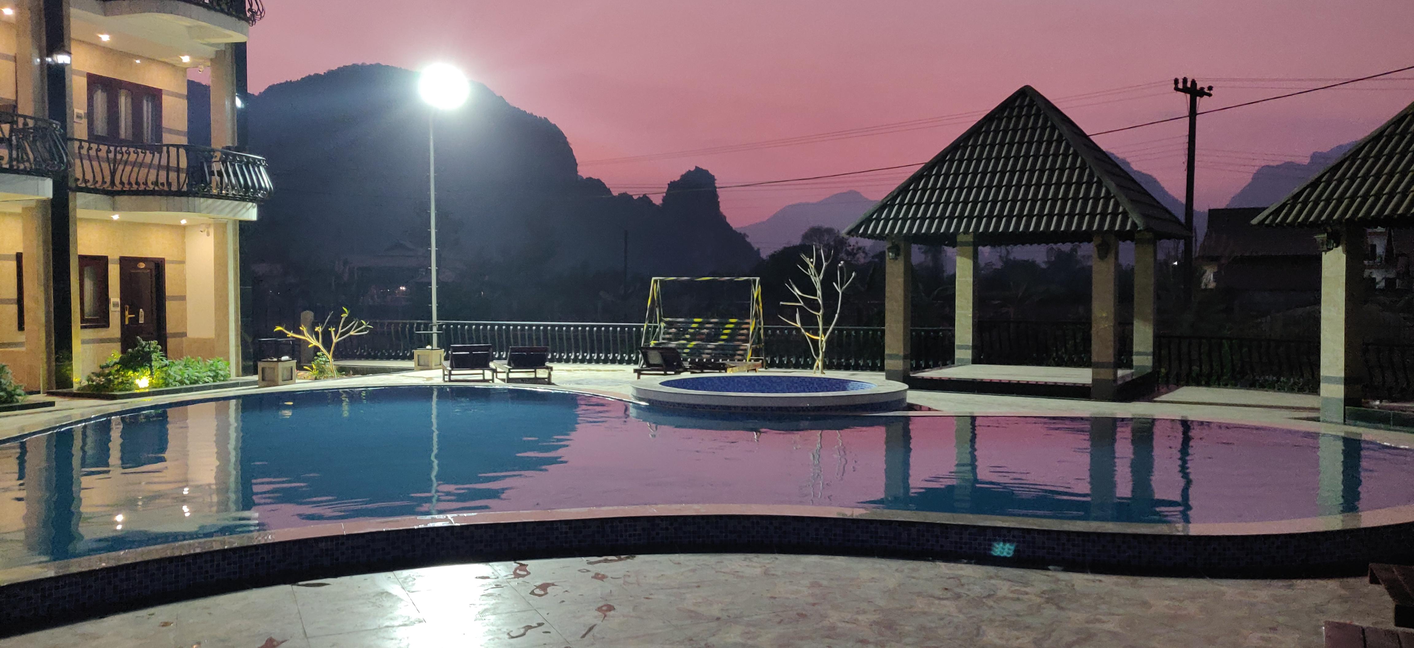 Evening pool & mountain view
