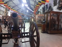 Vicino al parco del cinquantennario.... museo delle forze armate belghe.