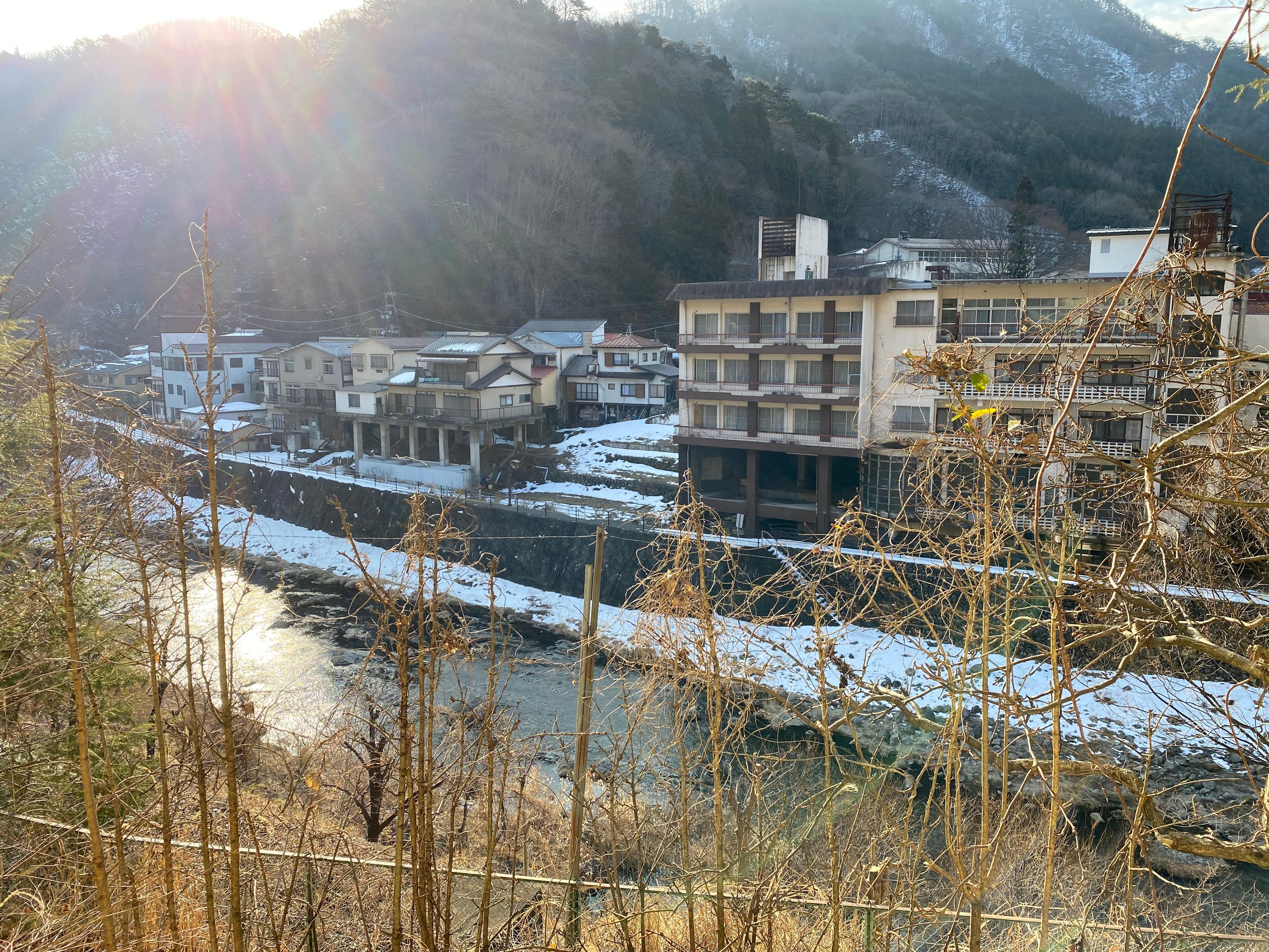 部屋から見た川