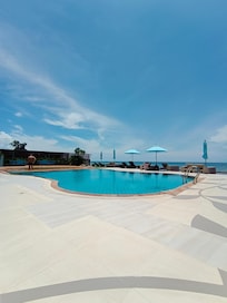 Pool just in front of the sea.