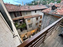 Balkon Ausblick / enge Bebauung