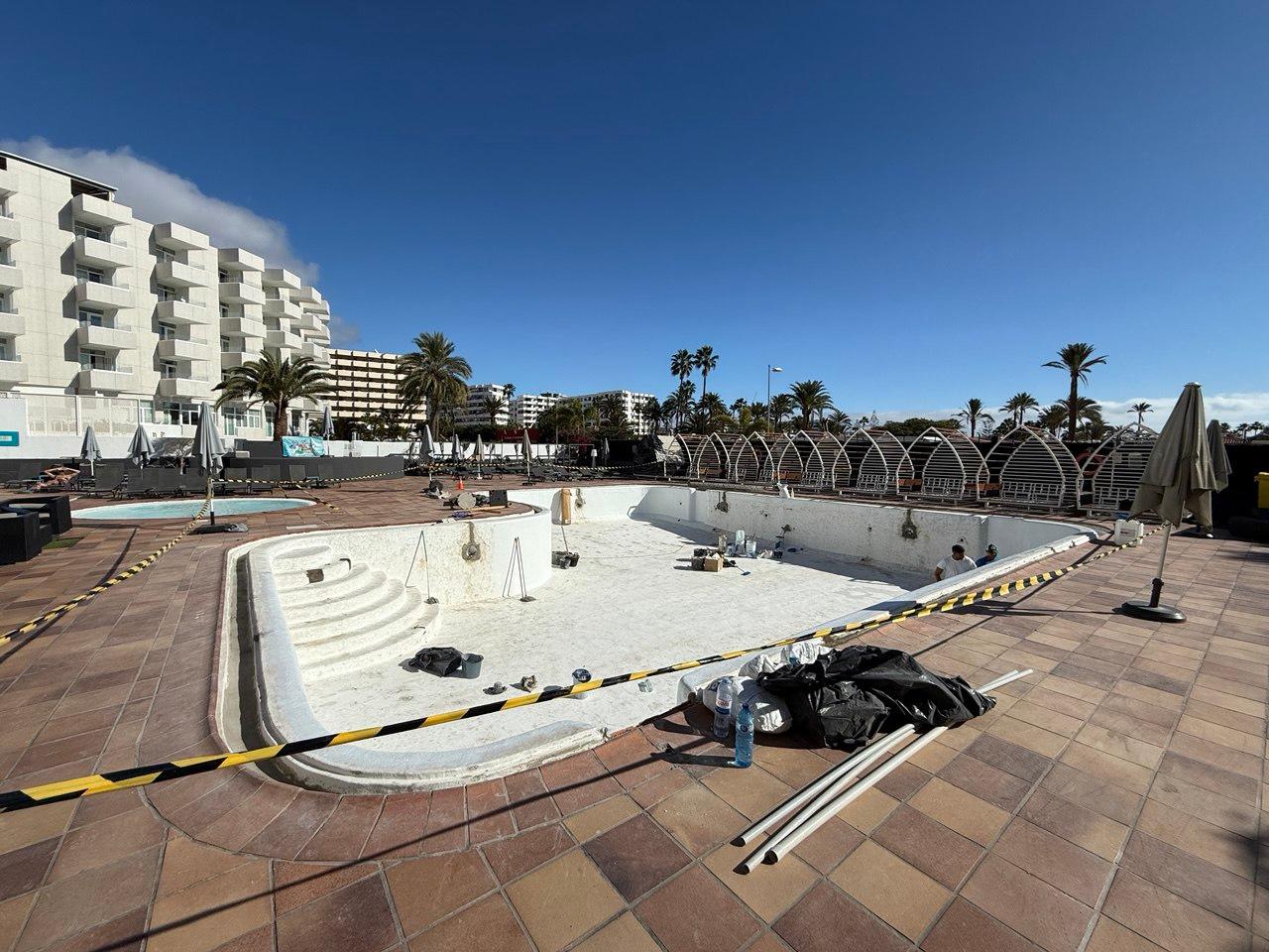 The "azure blue" pool as advertised in the Hotels.com profile