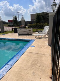 Table on its side, trash can not put together