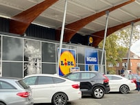 Lidl is only 1 min drive away