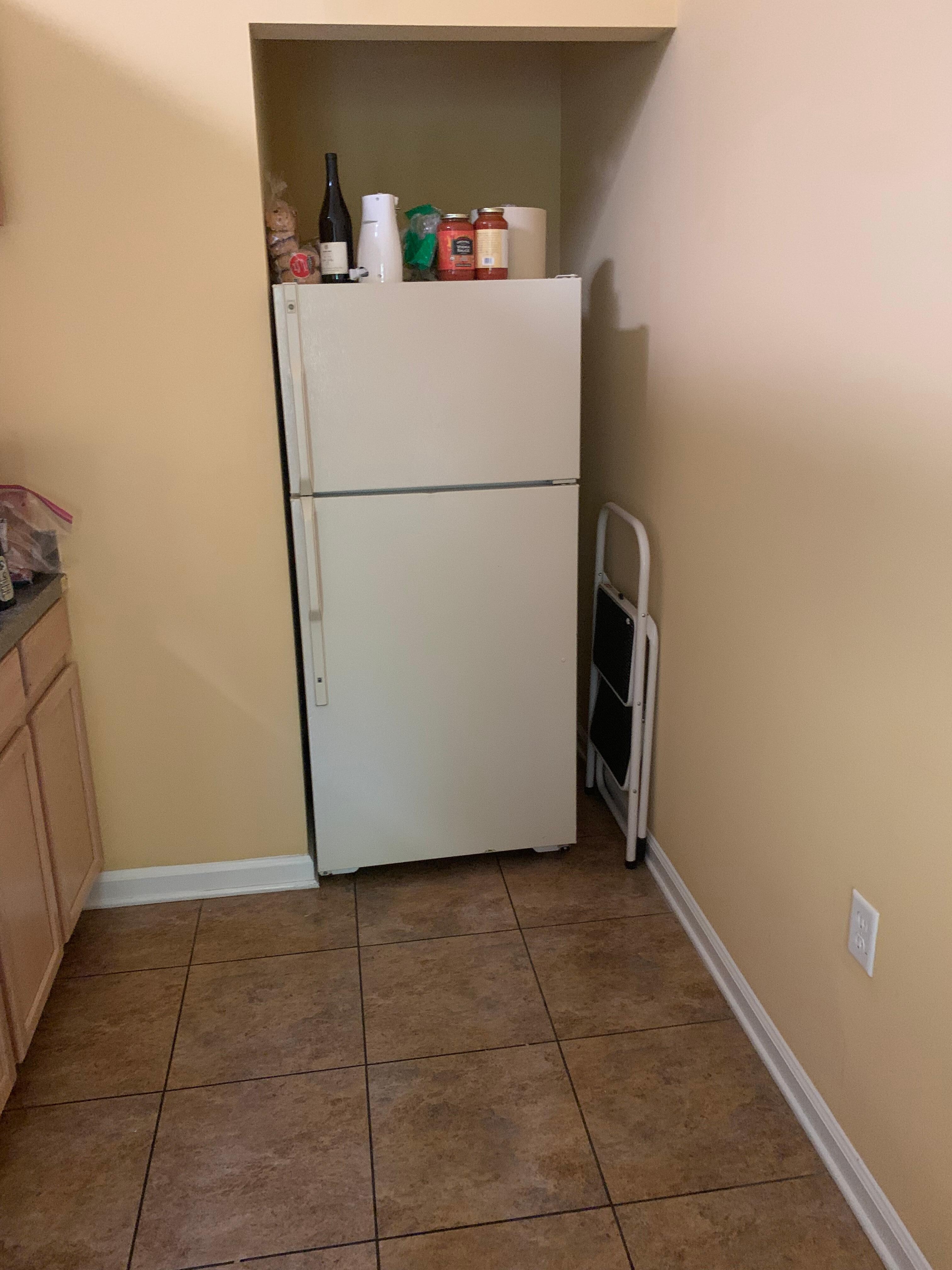 Fridge leaks water from freezer