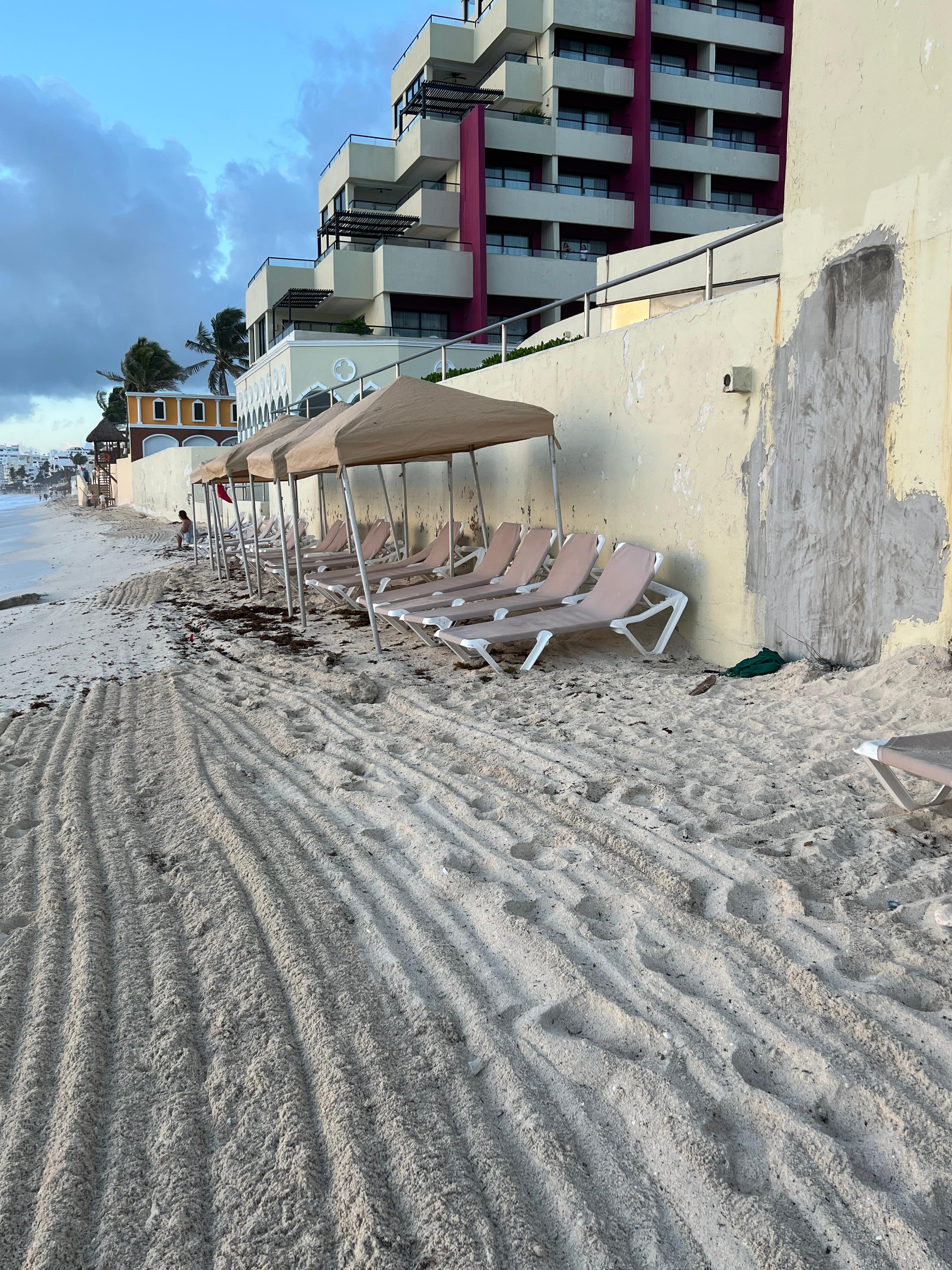 Hotel Strand: entspricht in keiner Weise den offiziellen Fotos