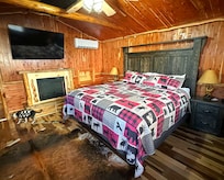 Very comfortable bed, large bathroom, good lighting, a patio table and chairs and short walk to the fire pit and an ice house with vending machines.