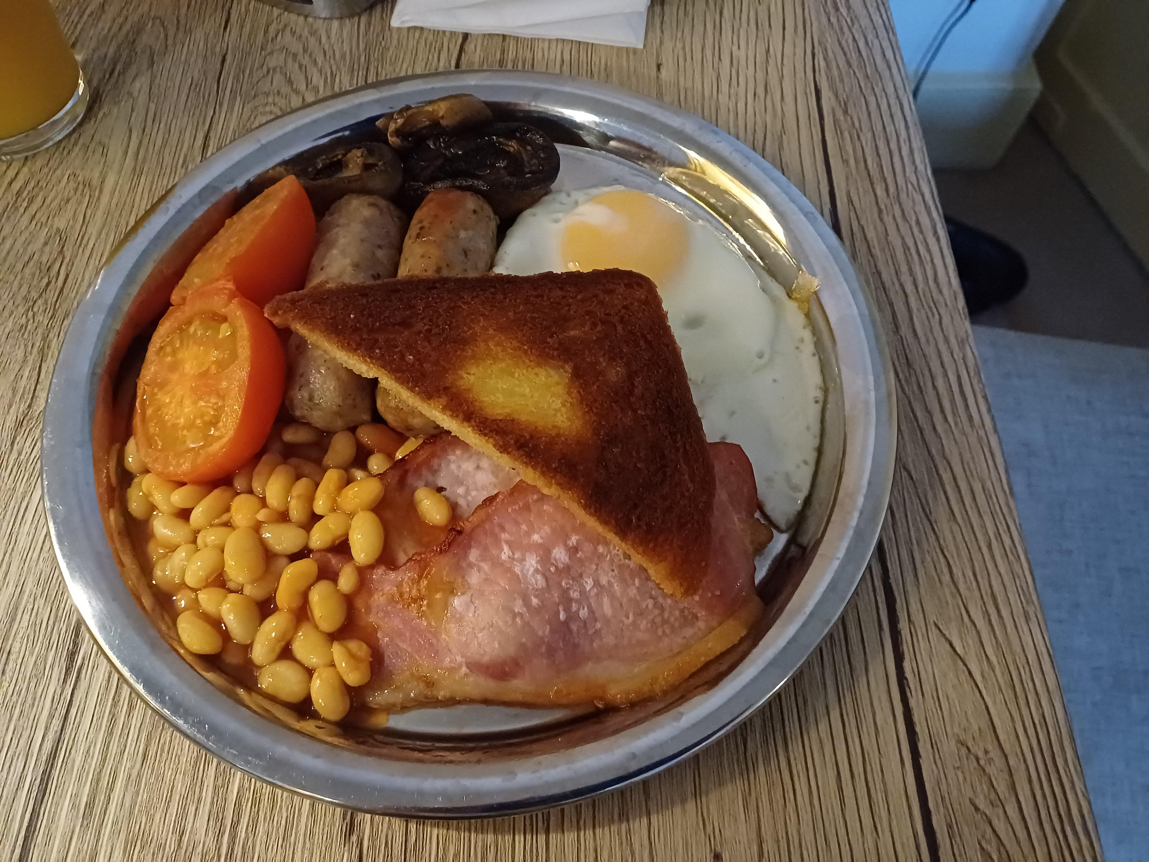 Cooked breakfast at £5