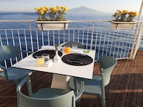 What a place to have breakfast!