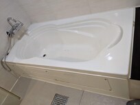The part of the tub where your butt goes is peeling