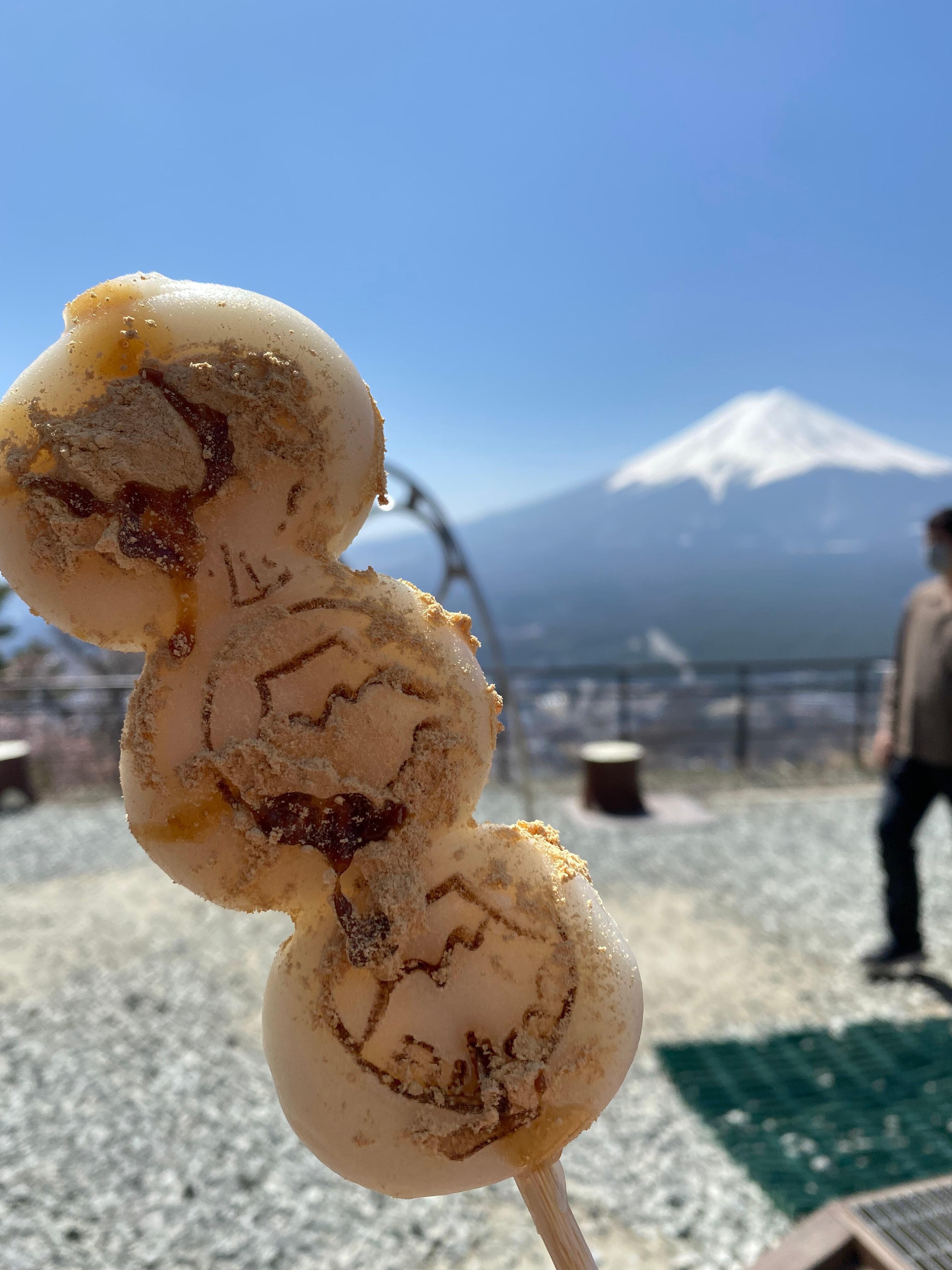 ケーブルカーで登った丘で団子