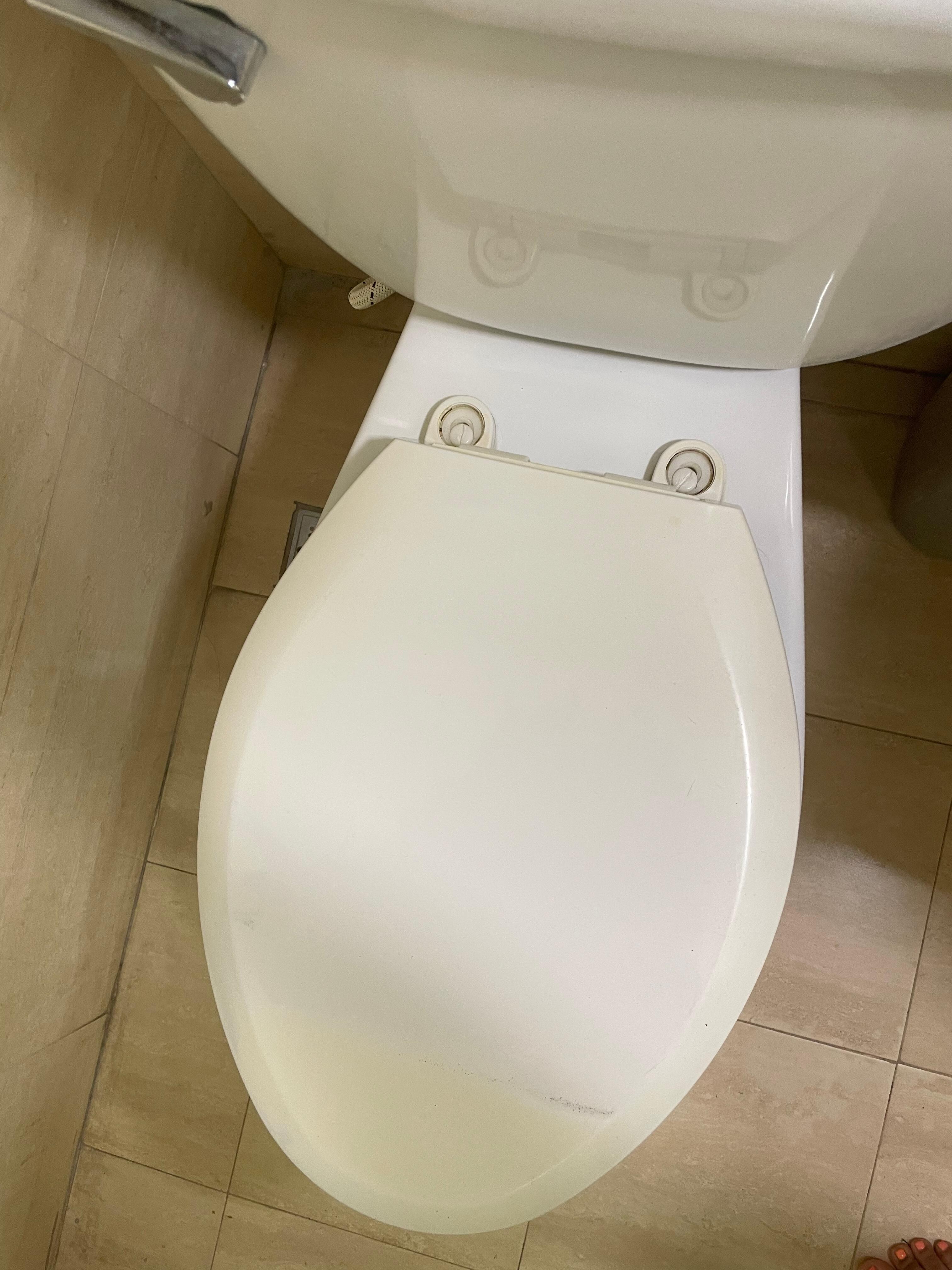 Dirty toilet 