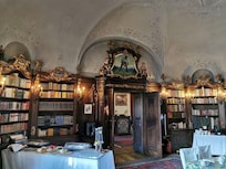 Frühstück in der Bibliothek