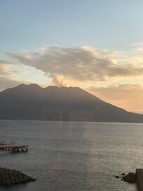 Vulcão fica permanentemente soltando fumaca