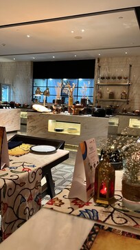Restaurangen väldigt bra, massor att välja på, och omelett kök